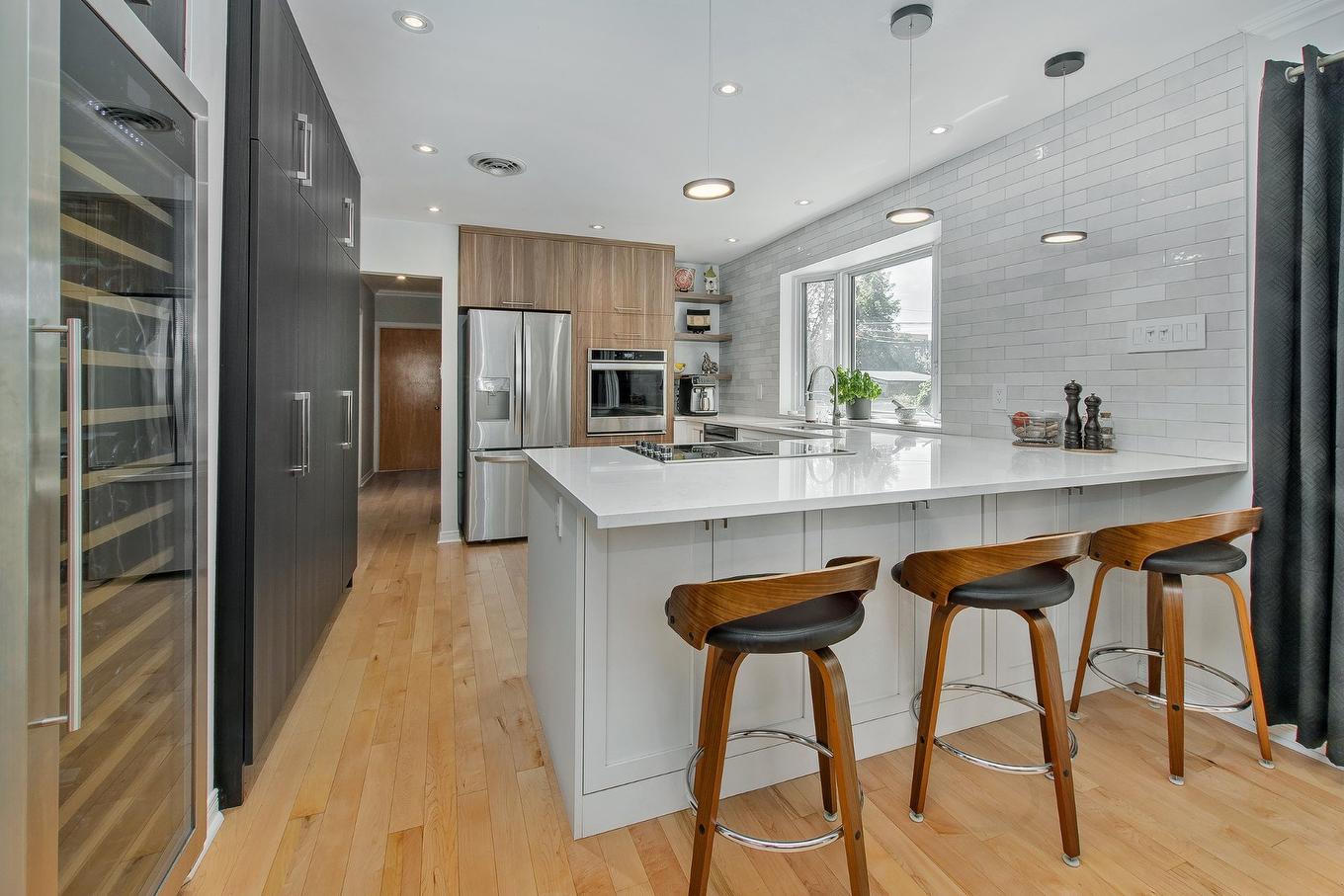 Kitchen - 9840 Rue Basile-Routhier, Montréal (Ahuntsic-Cartierville), QC - Indoor Photo Showing Kitchen With Upgraded Kitchen