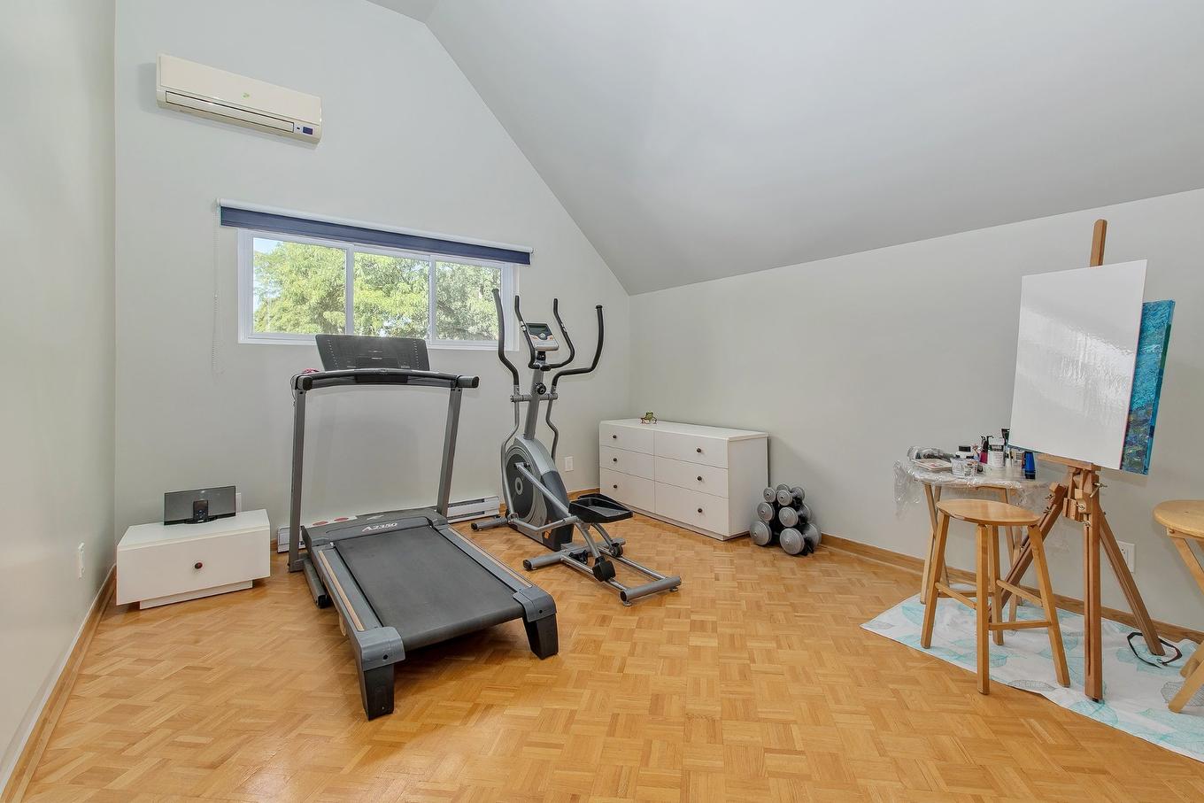 Bedroom - 9840 Rue Basile-Routhier, Montréal (Ahuntsic-Cartierville), QC - Indoor Photo Showing Gym Room