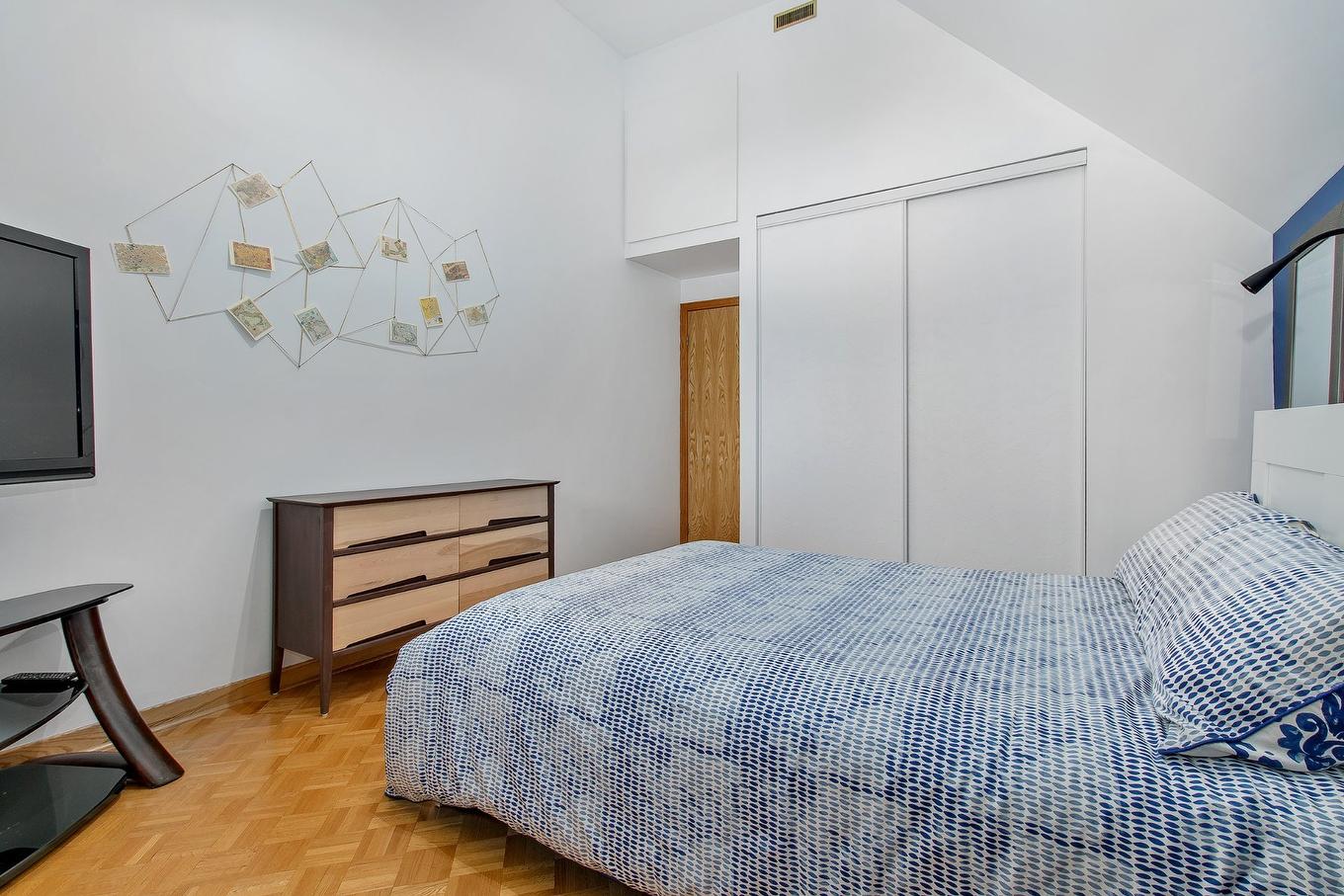 Bedroom - 9840 Rue Basile-Routhier, Montréal (Ahuntsic-Cartierville), QC - Indoor Photo Showing Bedroom