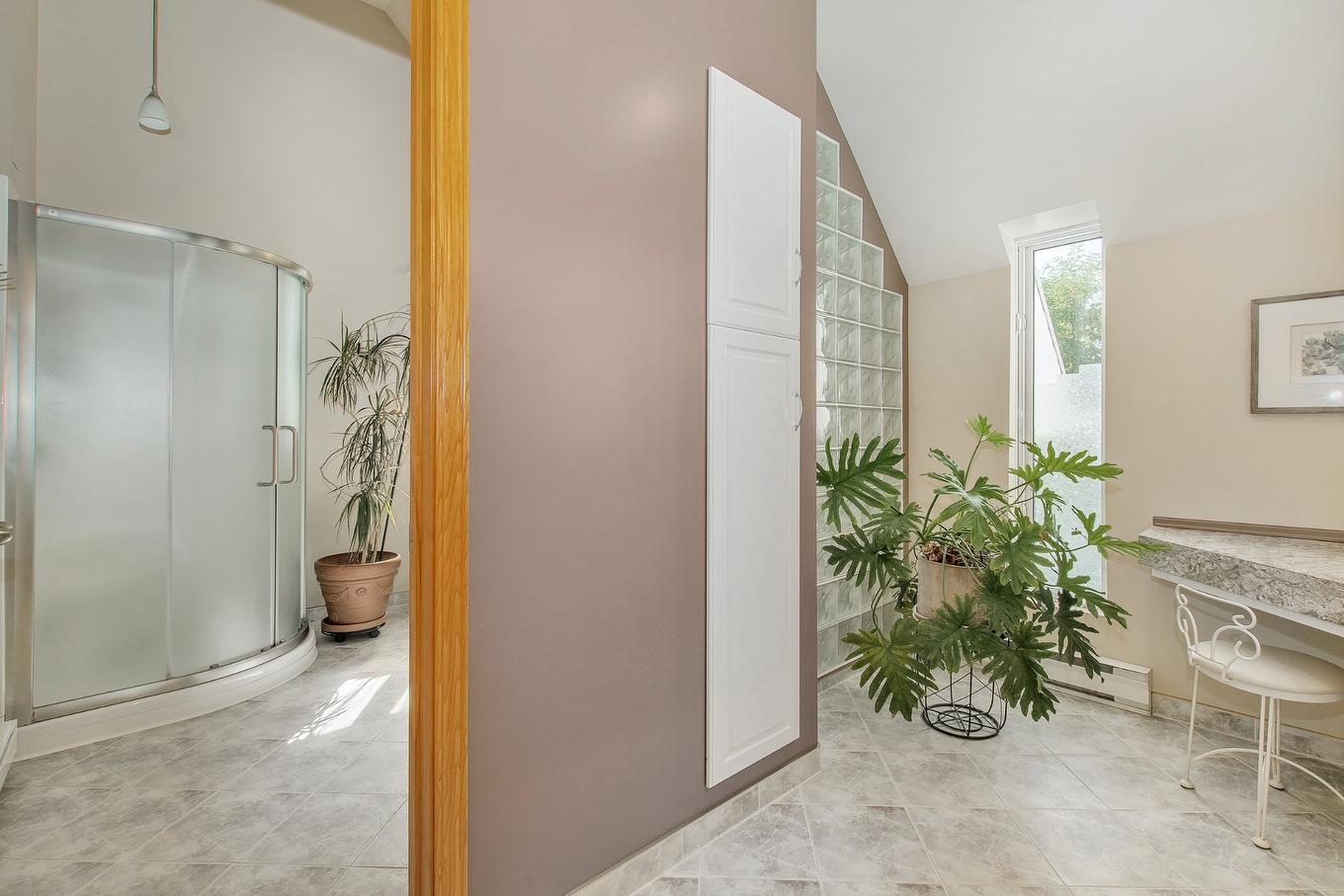 Bathroom - 9840 Rue Basile-Routhier, Montréal (Ahuntsic-Cartierville), QC - Indoor