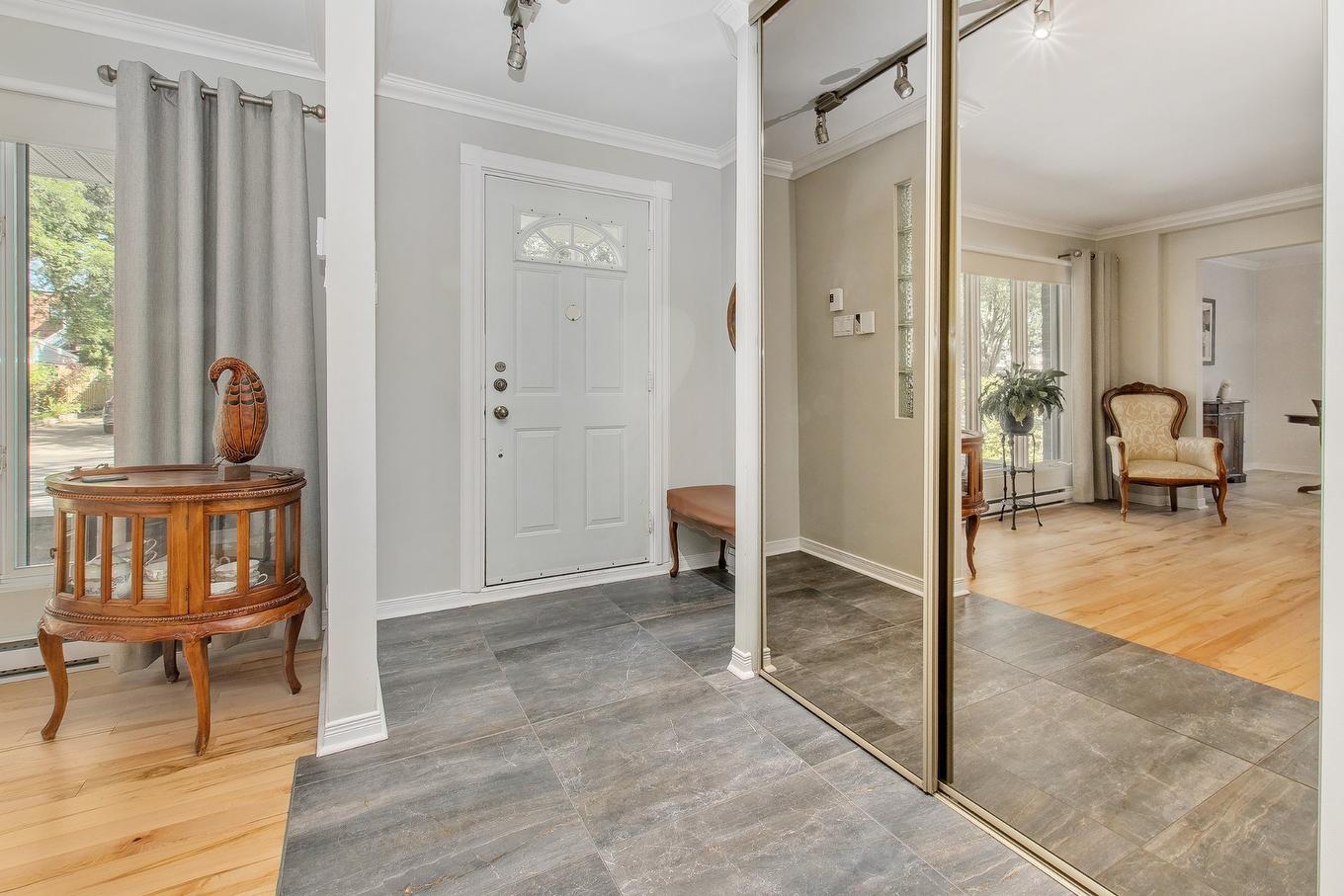 Hall - 9840 Rue Basile-Routhier, Montréal (Ahuntsic-Cartierville), QC - Indoor Photo Showing Other Room