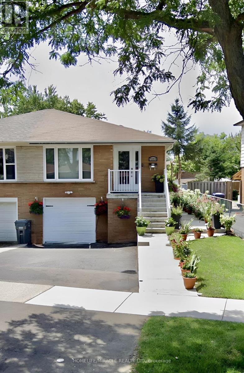 7044 Chigwel Court, Mississauga, ON - Outdoor