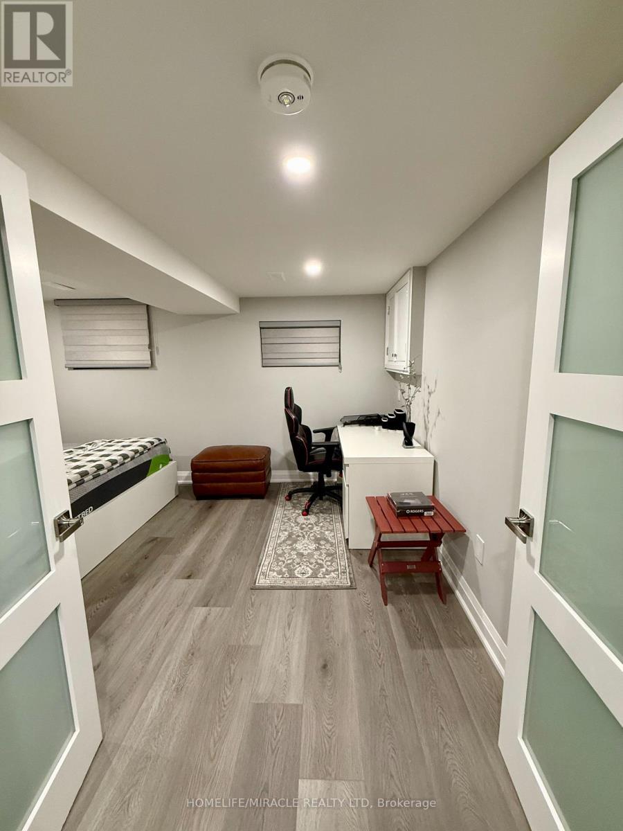 7044 Chigwel Court, Mississauga, ON - Indoor