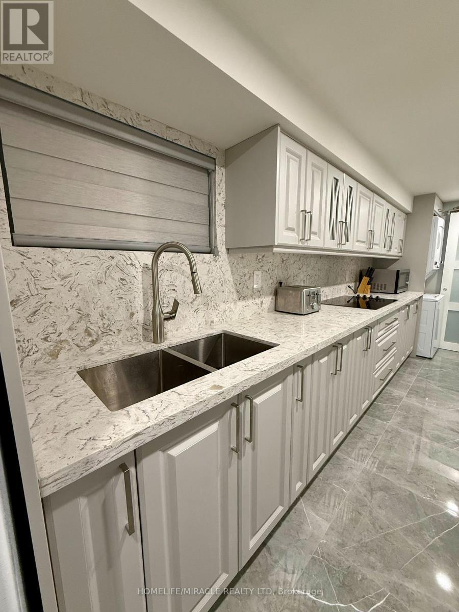 7044 Chigwel Court, Mississauga, ON - Indoor Photo Showing Kitchen With Double Sink