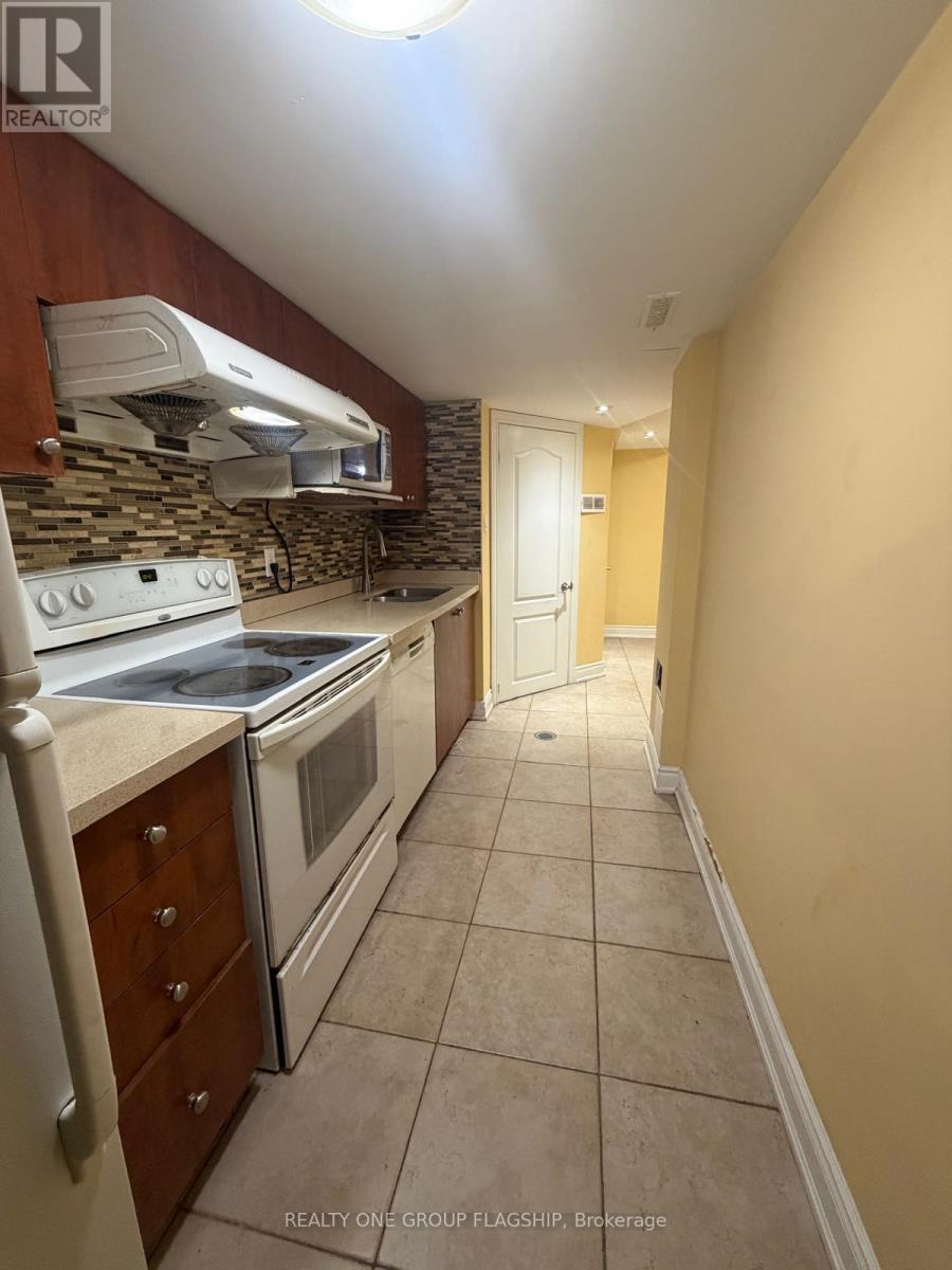 5283 Pedalina Drive, Mississauga, ON - Indoor Photo Showing Kitchen