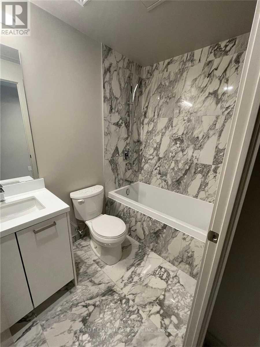 1003 - 458 Richmond Street W, Toronto, ON - Indoor Photo Showing Bathroom