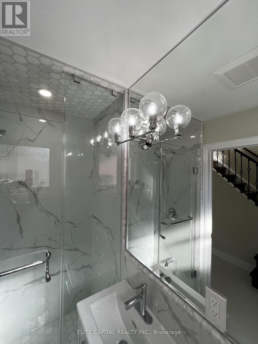 69 Hutcherson Square, Toronto, ON - Indoor Photo Showing Bathroom