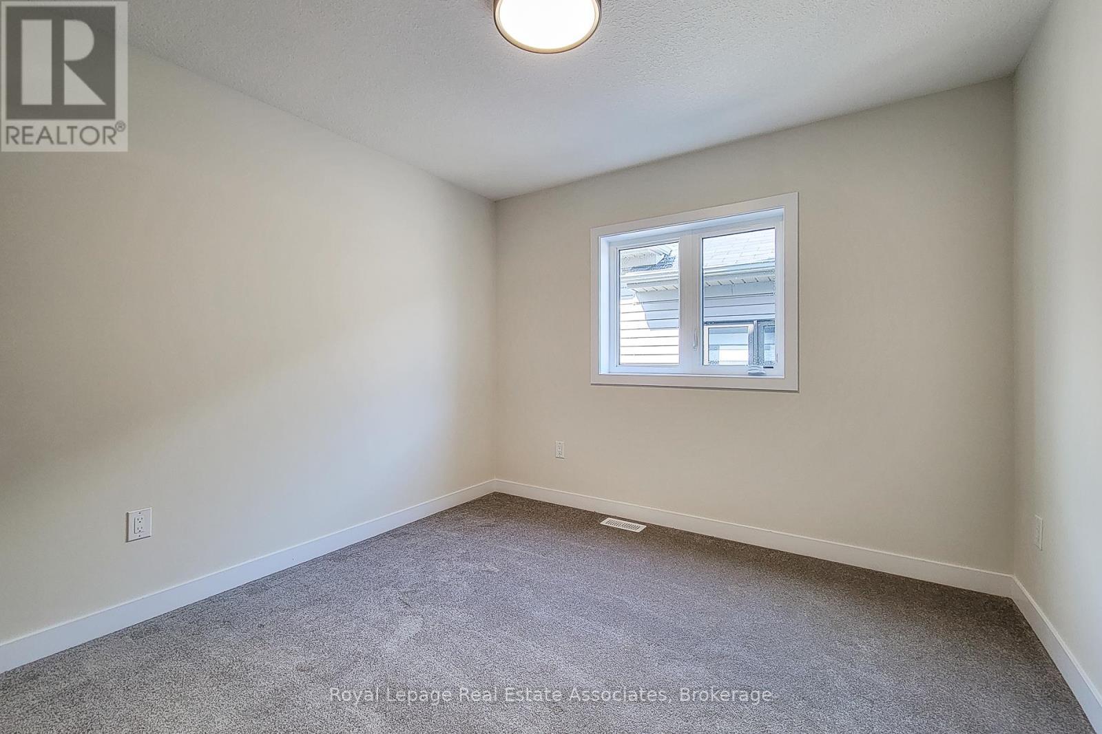 10 Castro Lane, Haldimand, ON - Indoor Photo Showing Other Room