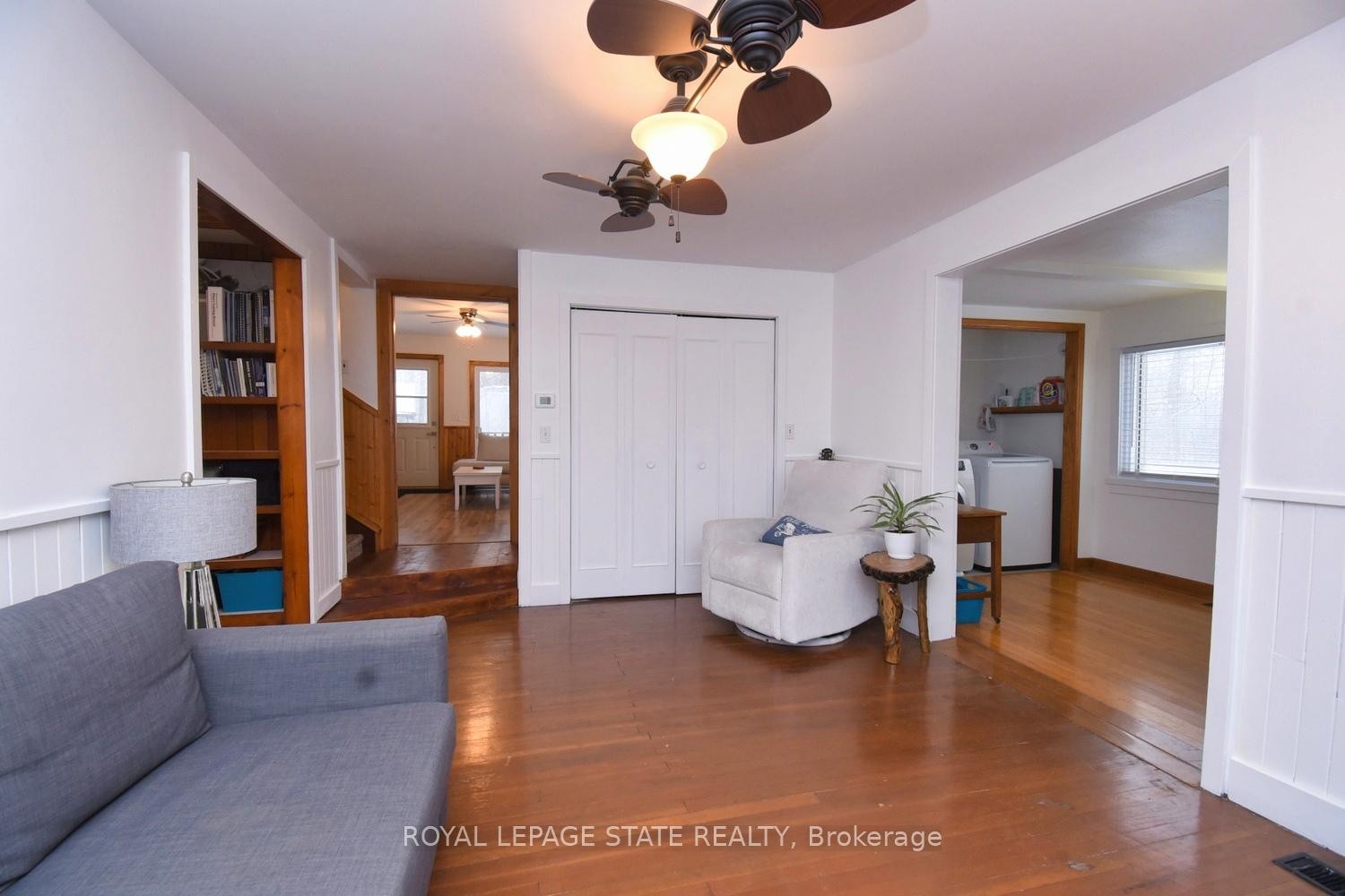 3222 Peach Avenue, Fort Erie, ON - Indoor Photo Showing Living Room