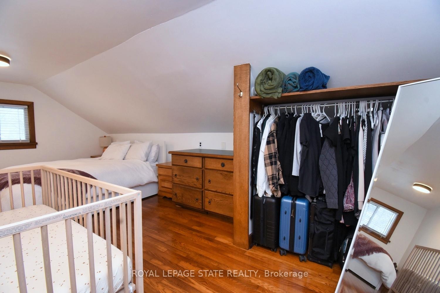 3222 Peach Avenue, Fort Erie, ON - Indoor Photo Showing Bedroom