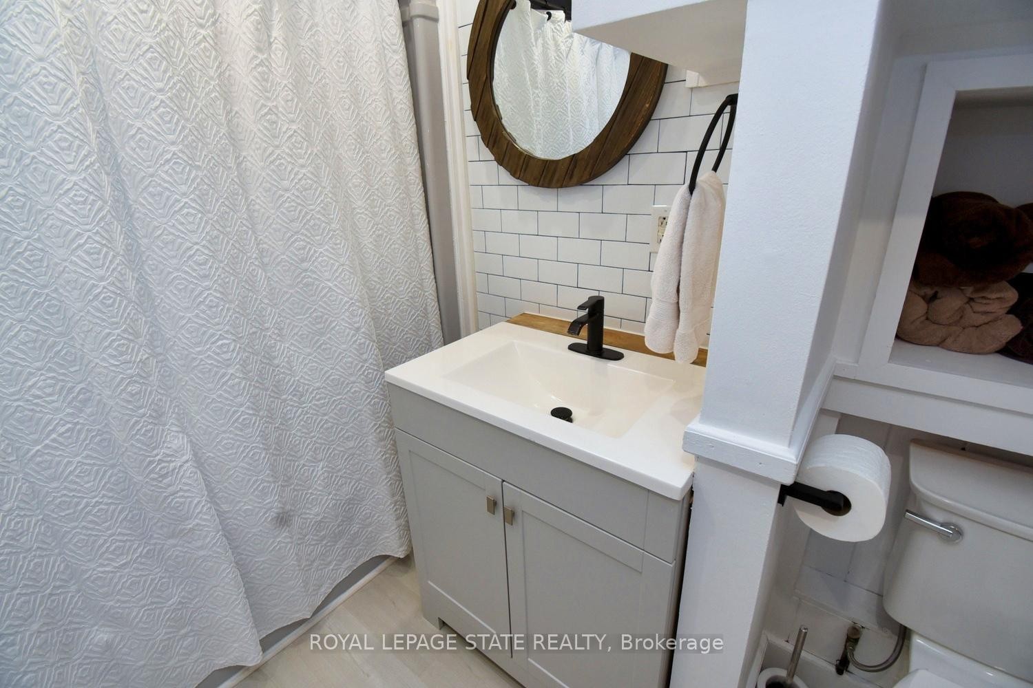 3222 Peach Avenue, Fort Erie, ON - Indoor Photo Showing Bathroom