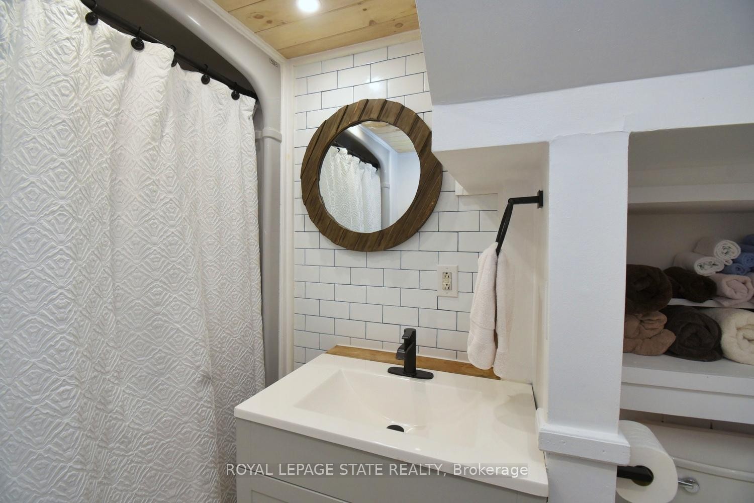 3222 Peach Avenue, Fort Erie, ON - Indoor Photo Showing Bathroom