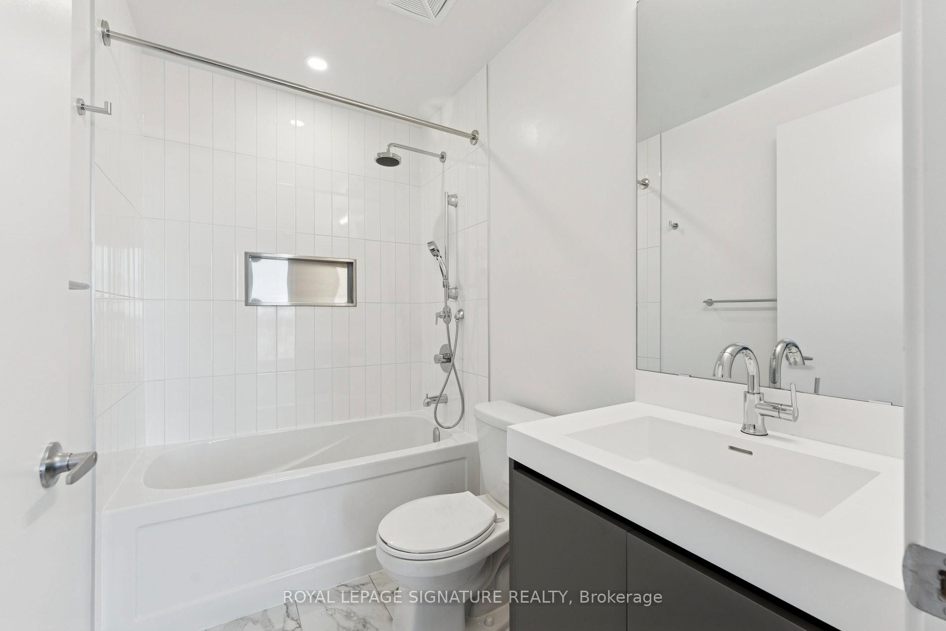 817-20 All Nations Drive, Brampton, ON - Indoor Photo Showing Bathroom