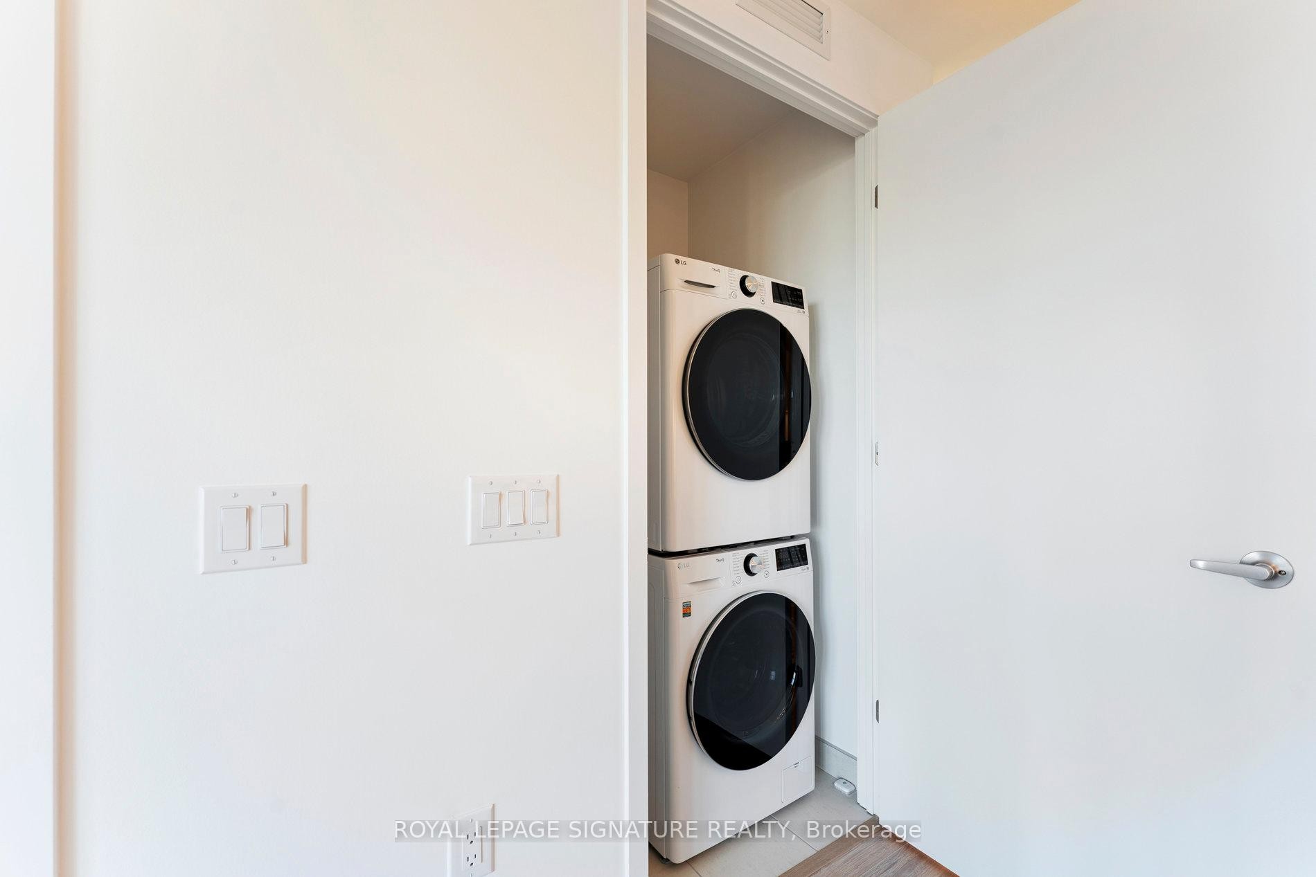 817-20 All Nations Drive, Brampton, ON - Indoor Photo Showing Laundry Room
