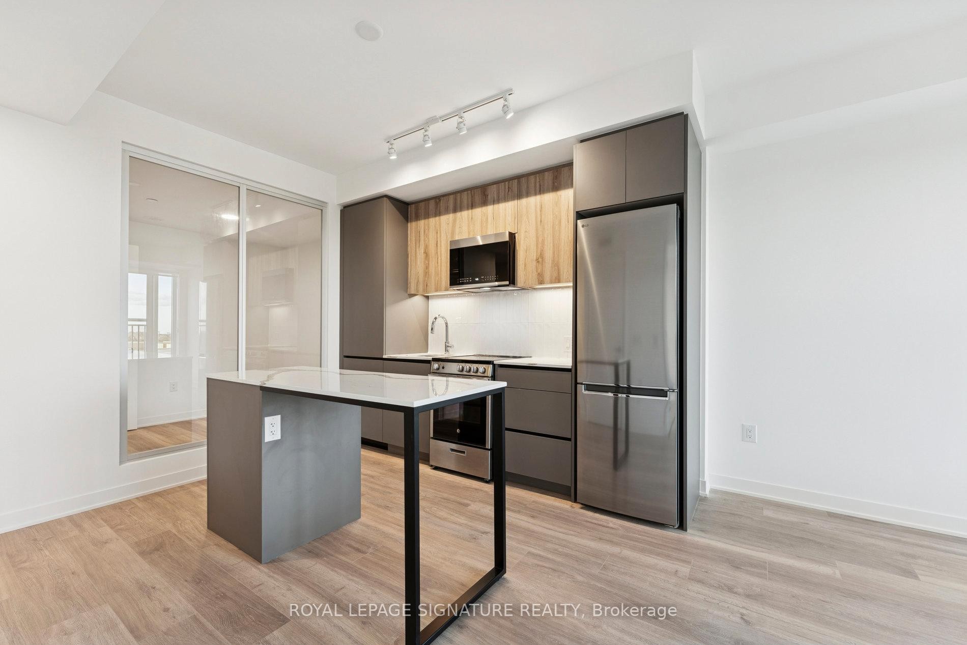 817-20 All Nations Drive, Brampton, ON - Indoor Photo Showing Kitchen