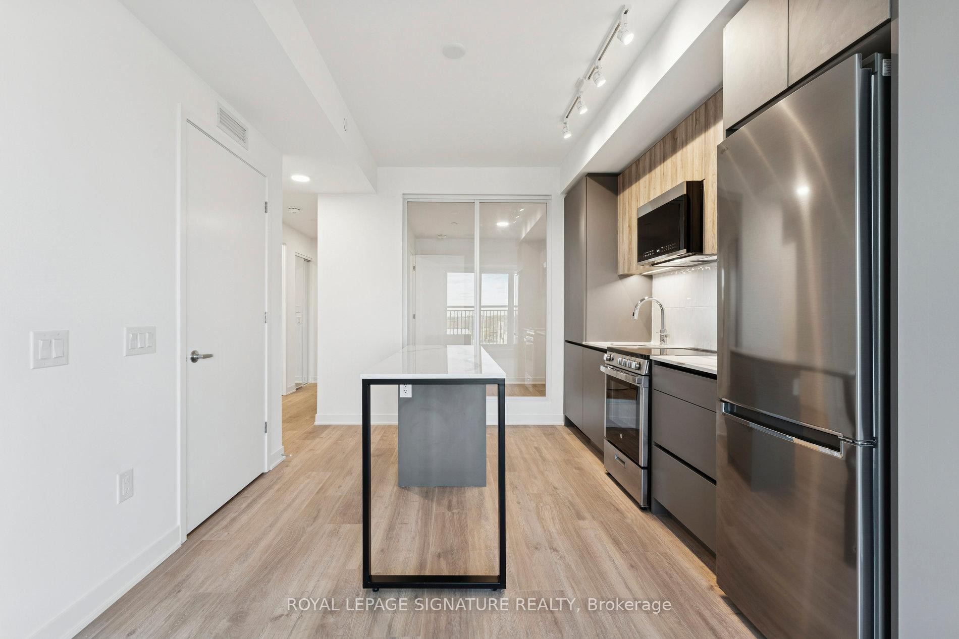 817-20 All Nations Drive, Brampton, ON - Indoor Photo Showing Kitchen With Upgraded Kitchen