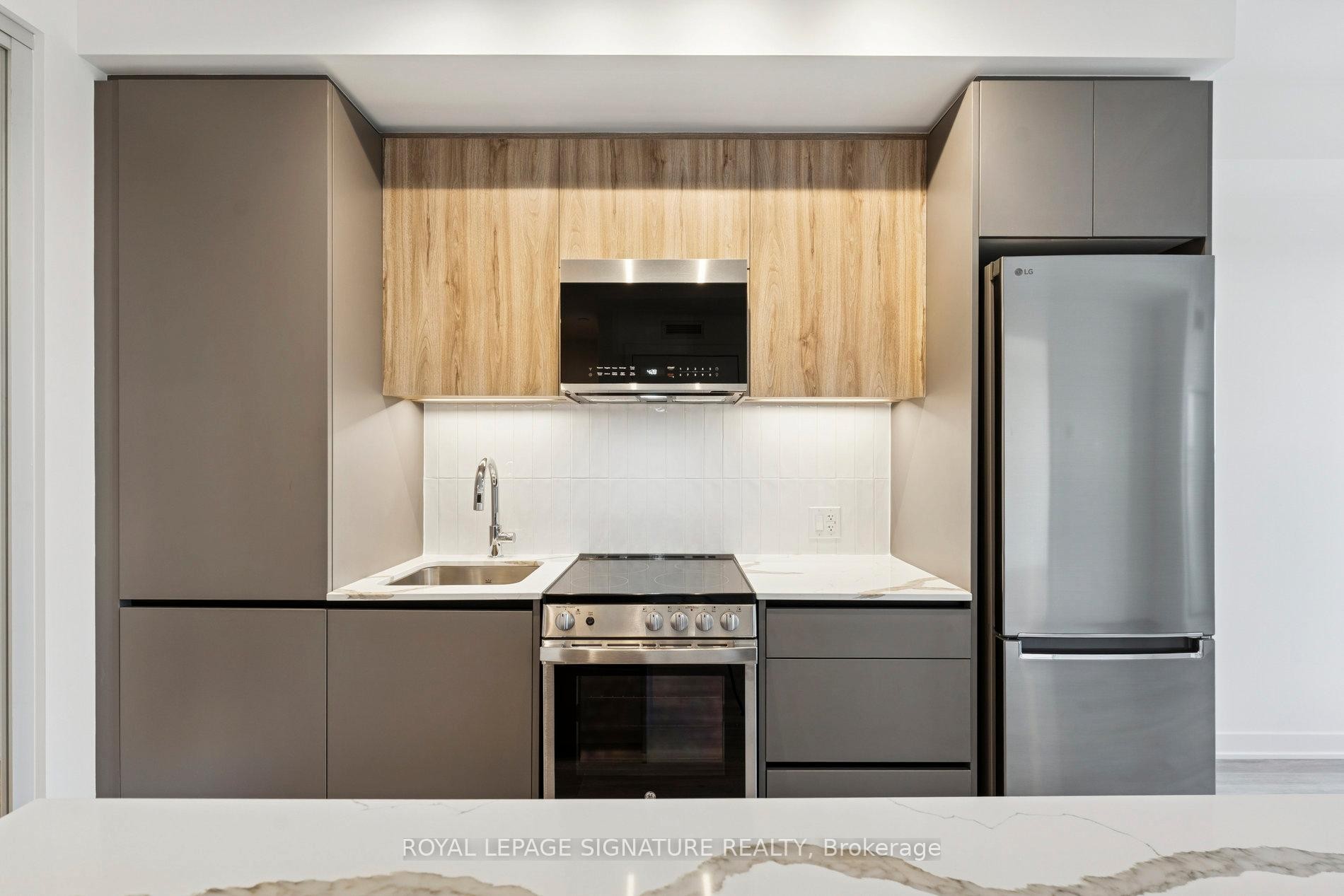 817-20 All Nations Drive, Brampton, ON - Indoor Photo Showing Kitchen