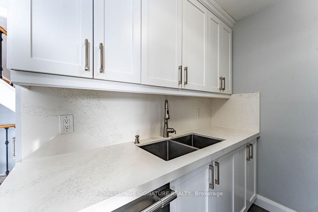 25 Hun Crescent, Toronto, ON - Indoor Photo Showing Kitchen With Double Sink