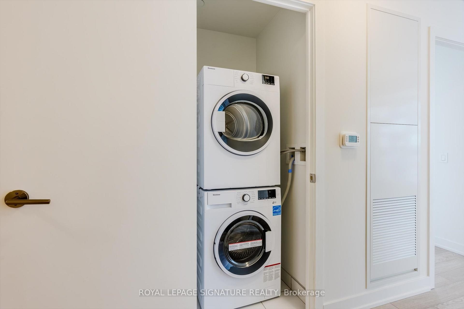 1420-1 Quarrington Lane, Toronto, ON - Indoor Photo Showing Laundry Room