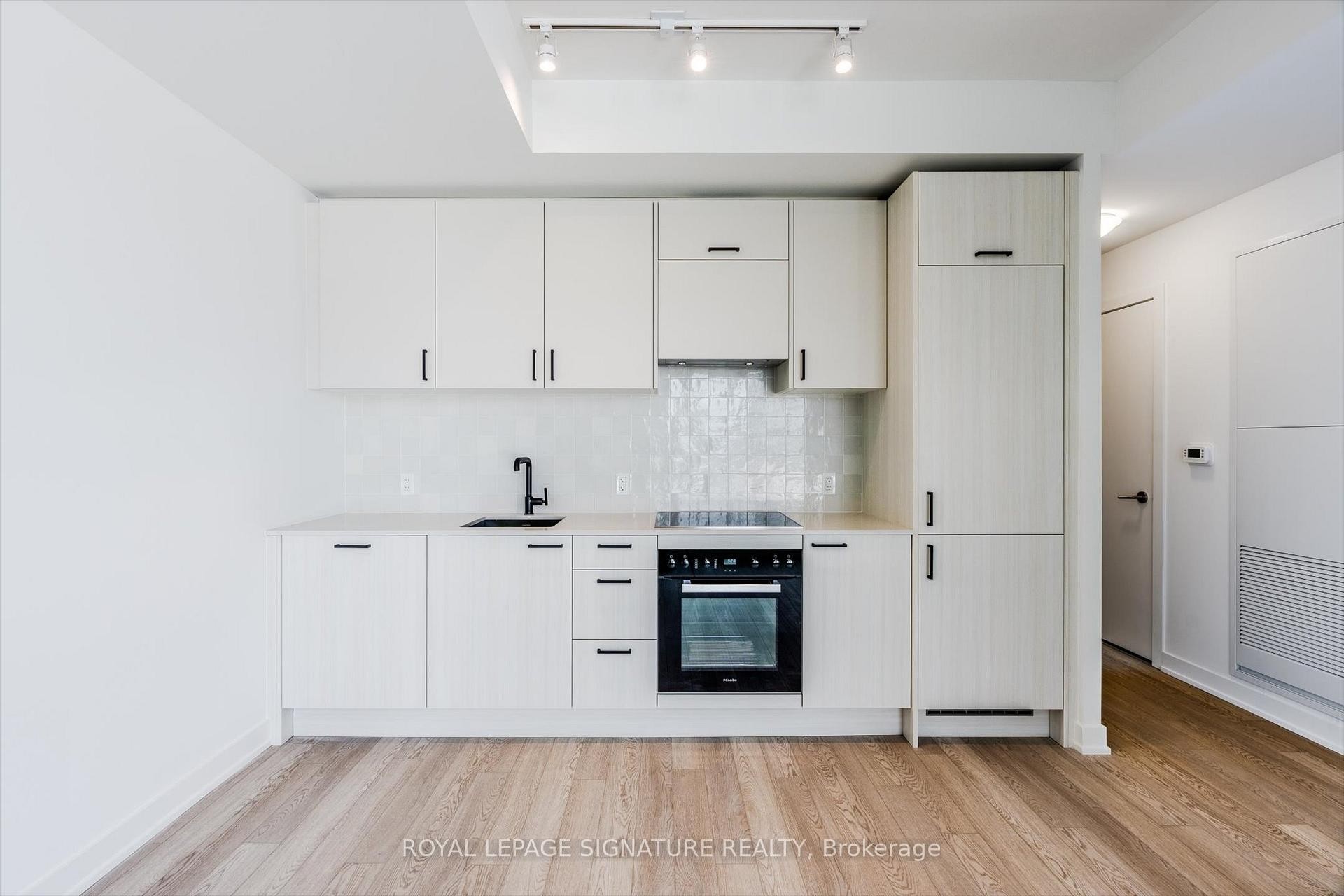 1420-1 Quarrington Lane, Toronto, ON - Indoor Photo Showing Kitchen