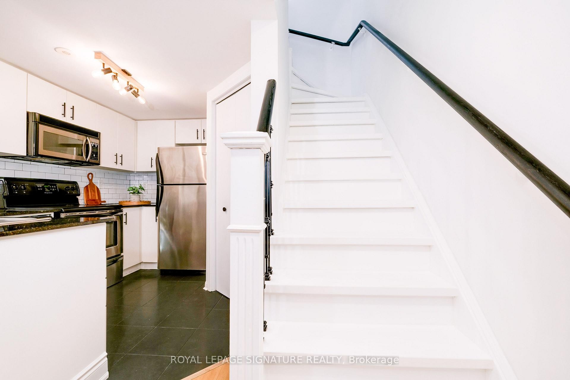 1602-28 Laidlaw Street, Toronto, ON