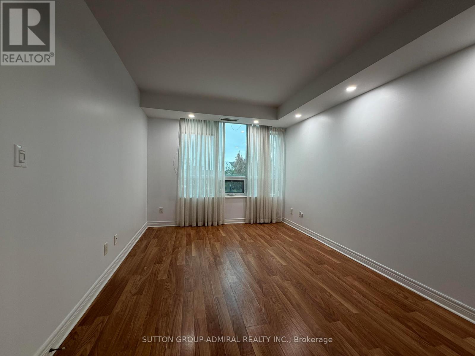 304 - 100 Promenade Circle, Vaughan, ON - Indoor Photo Showing Other Room