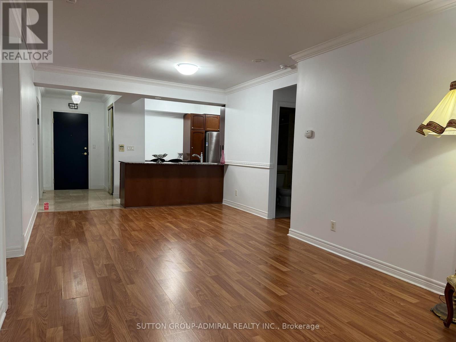 304 - 100 Promenade Circle, Vaughan, ON - Indoor