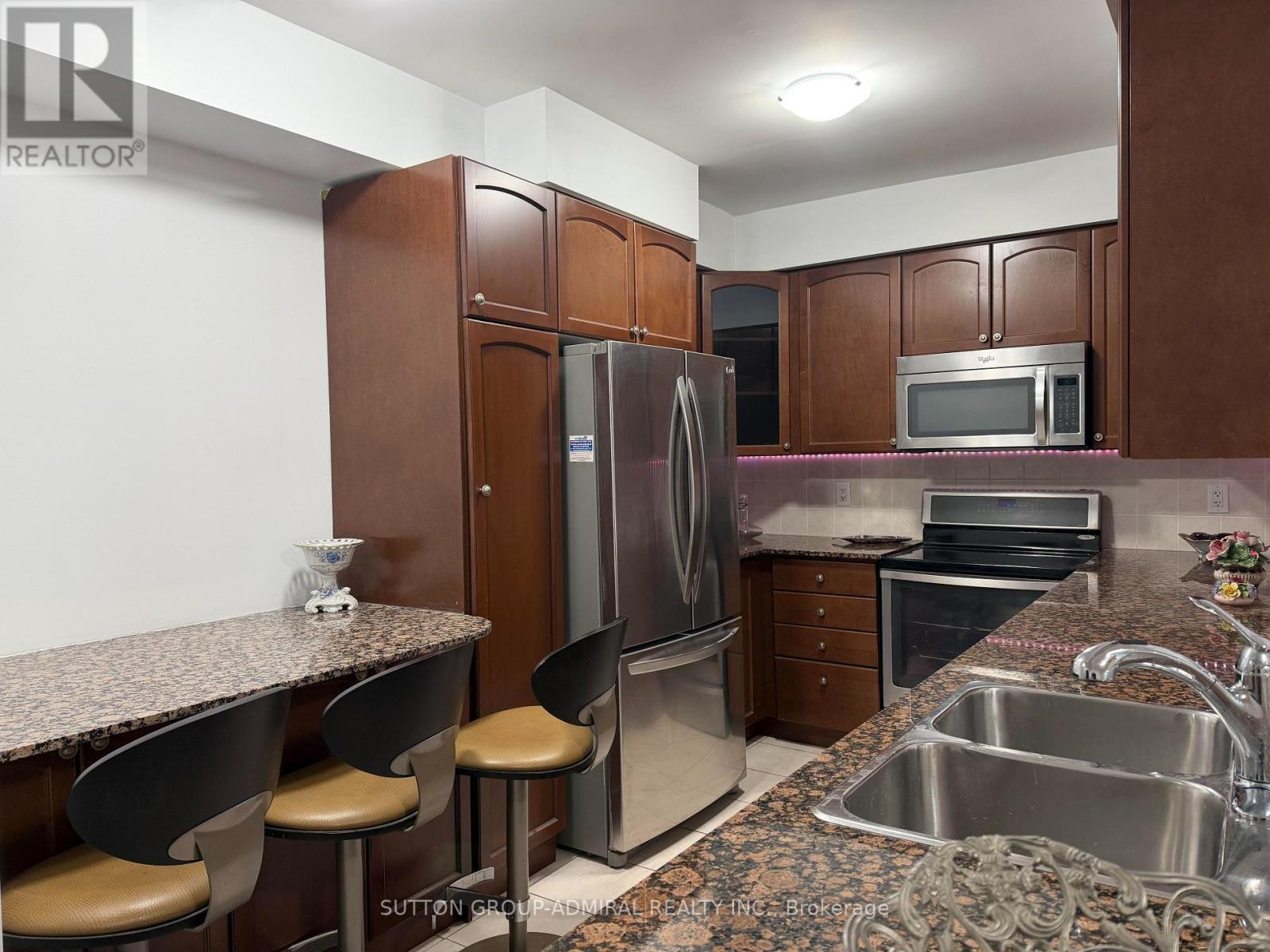 304 - 100 Promenade Circle, Vaughan, ON - Indoor Photo Showing Kitchen With Stainless Steel Kitchen With Double Sink