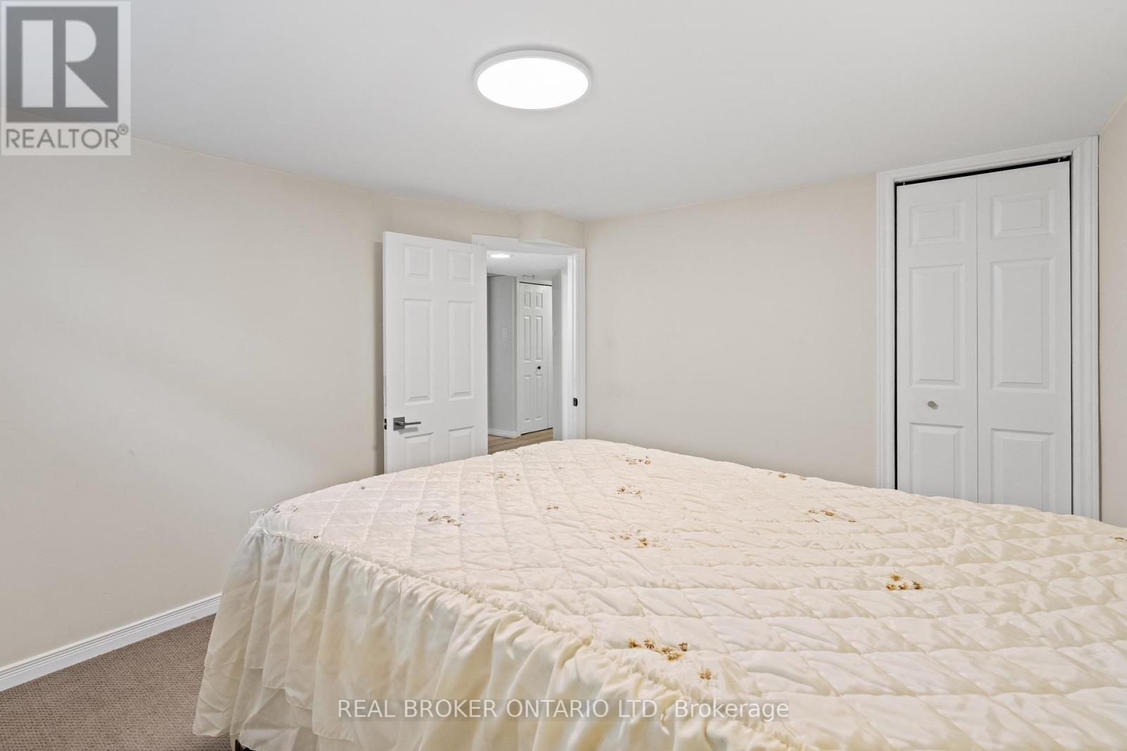 2 - 13 Thornton Street, Welland (Dain City), ON - Indoor Photo Showing Bedroom