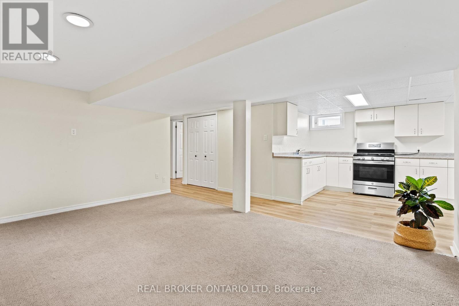 2 - 13 Thornton Street, Welland (Dain City), ON - Indoor Photo Showing Kitchen