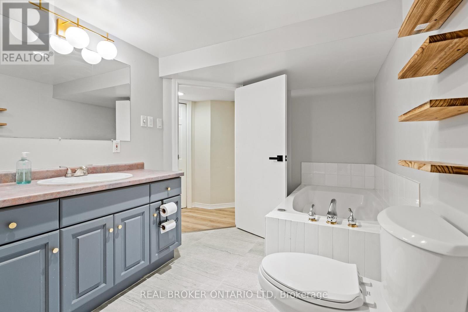 2 - 13 Thornton Street, Welland (Dain City), ON - Indoor Photo Showing Bathroom