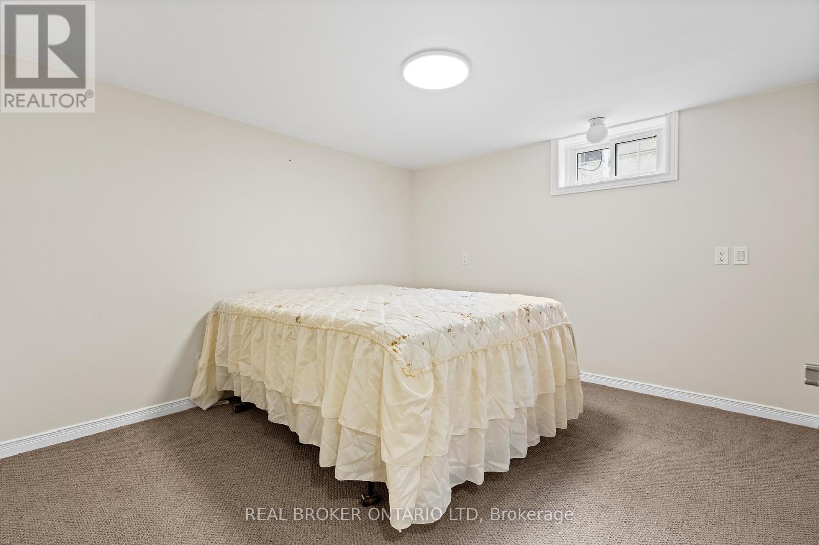 2 - 13 Thornton Street, Welland (Dain City), ON - Indoor Photo Showing Bedroom
