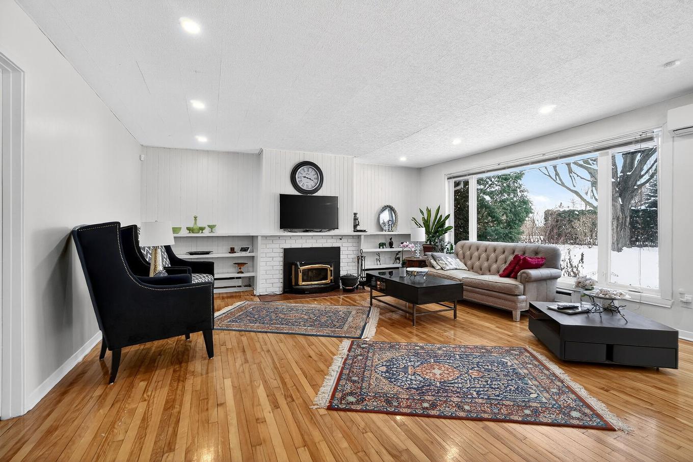 Salon - 14 Rue Sunny Acres, Baie-D'Urfé, QC - Indoor Photo Showing Living Room With Fireplace