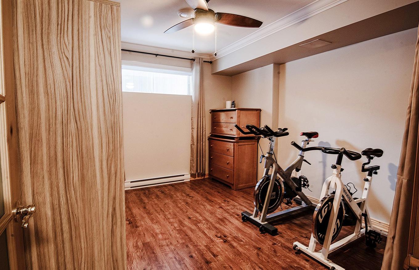 Exercise room - 165 Rue Des Érables, Carignan, QC - Indoor Photo Showing Gym Room