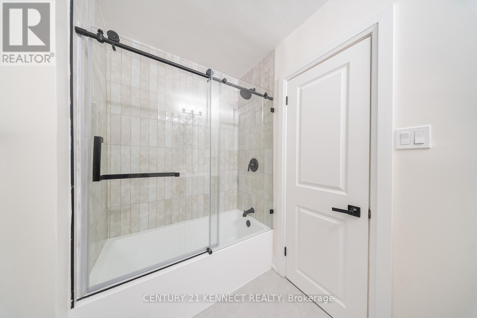 30 Greyabbey Trail, Toronto, ON - Indoor Photo Showing Bathroom