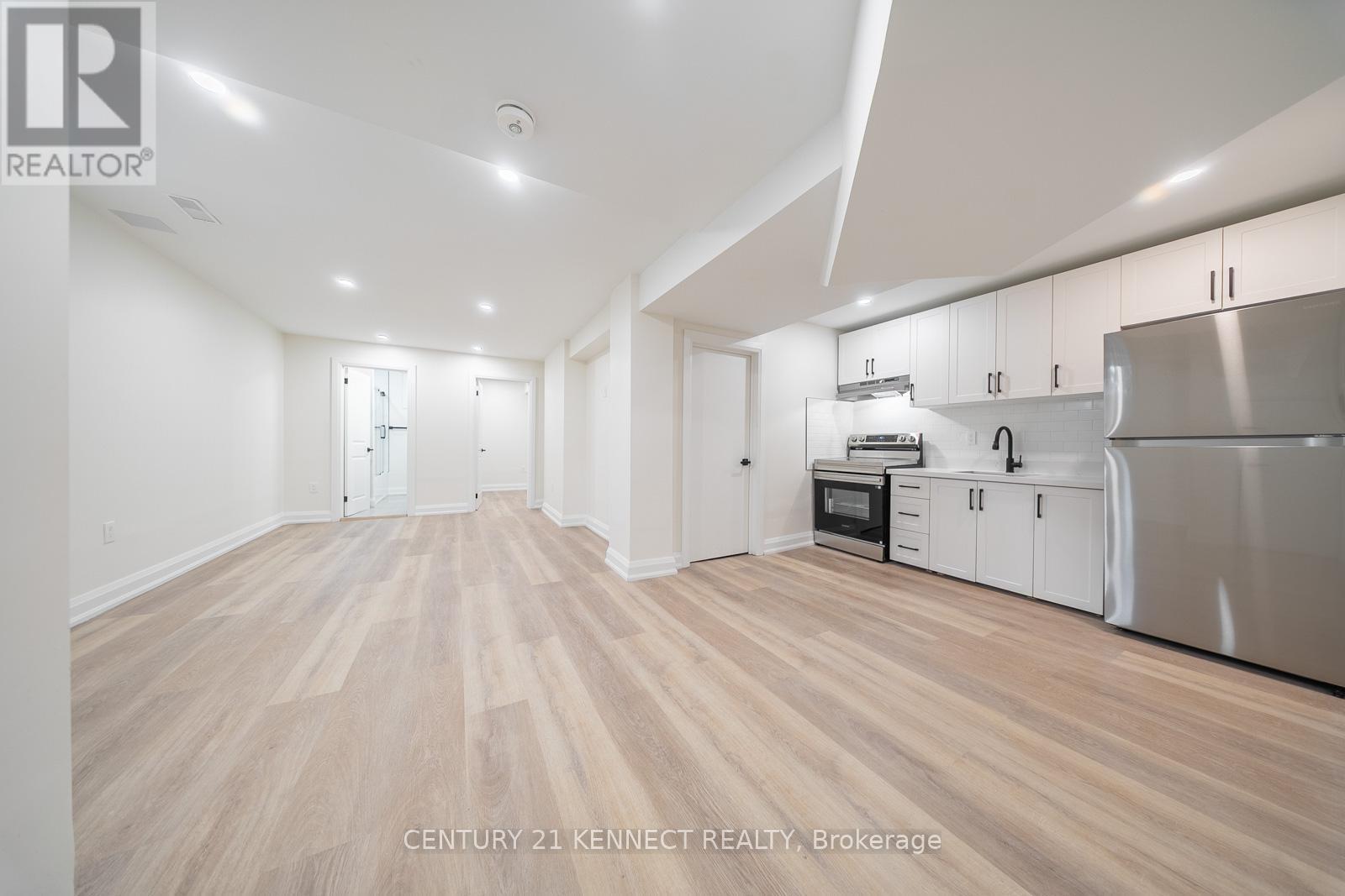 30 Greyabbey Trail, Toronto, ON - Indoor Photo Showing Kitchen