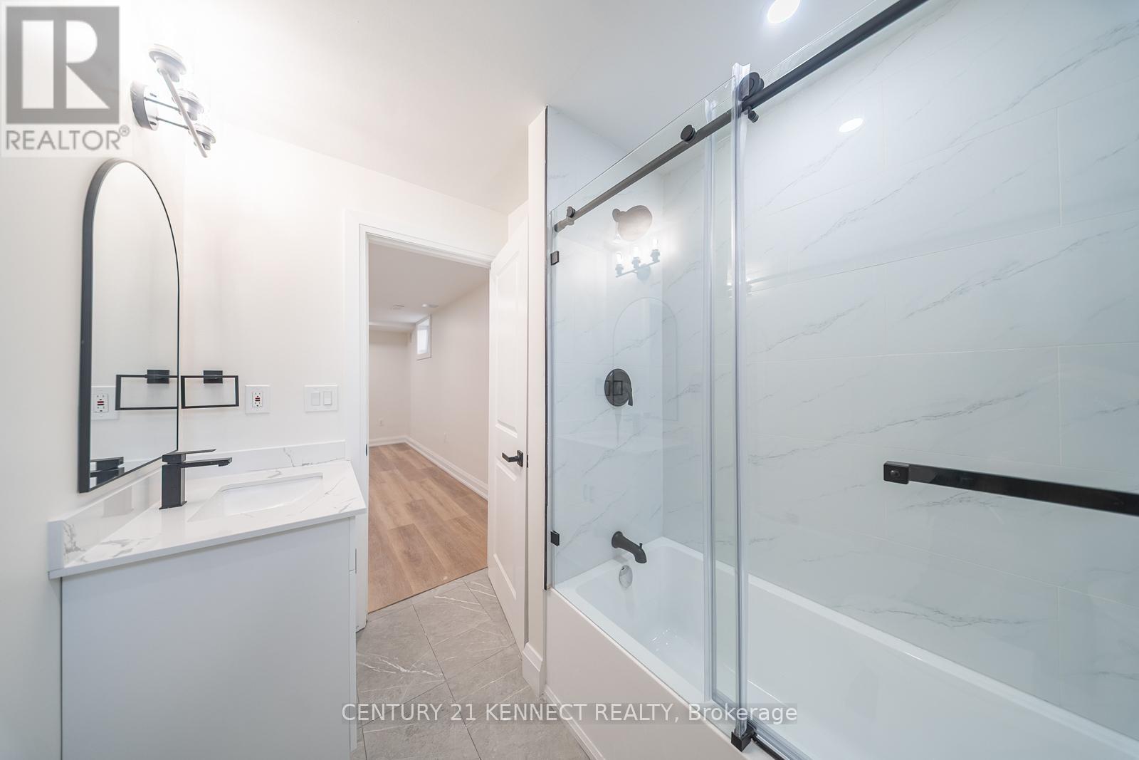 30 Greyabbey Trail, Toronto, ON - Indoor Photo Showing Bathroom