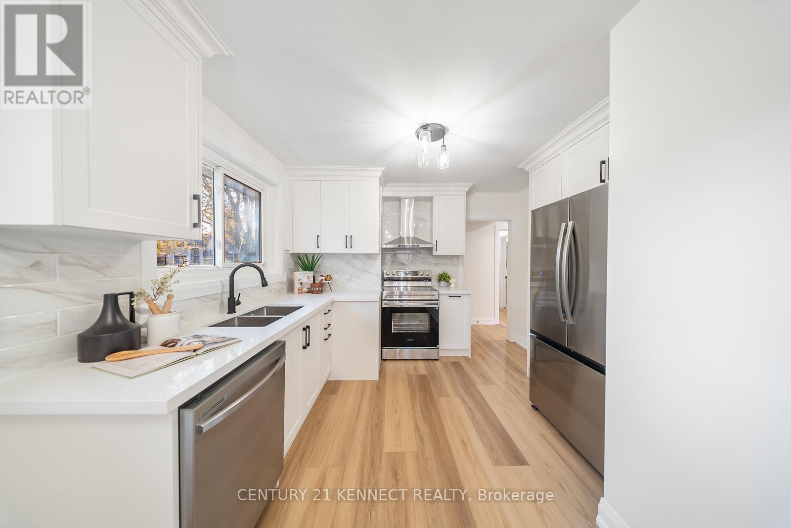 30 Greyabbey Trail, Toronto, ON - Indoor Photo Showing Kitchen With Stainless Steel Kitchen With Double Sink With Upgraded Kitchen