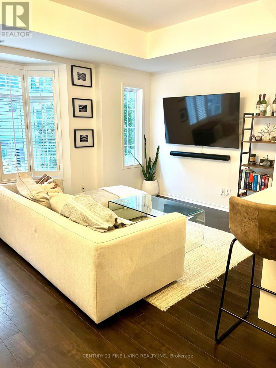 10 - 11 Niagara Street, Toronto, ON - Indoor Photo Showing Living Room With Fireplace