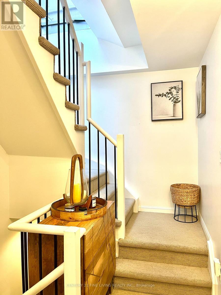 10 - 11 Niagara Street, Toronto, ON - Indoor Photo Showing Other Room