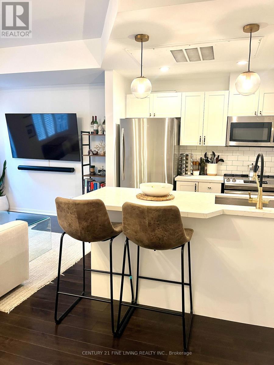 10 - 11 Niagara Street, Toronto, ON - Indoor Photo Showing Kitchen With Double Sink