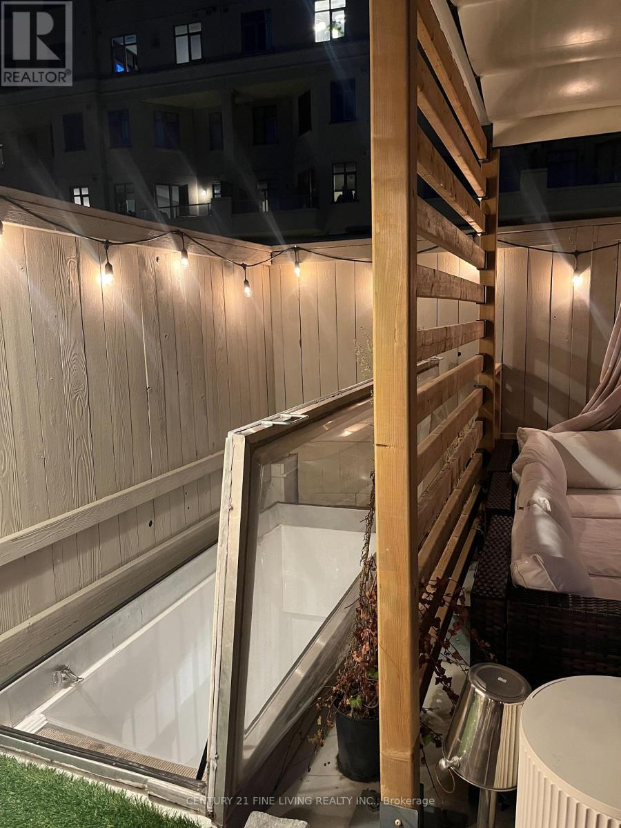 10 - 11 Niagara Street, Toronto, ON - Indoor