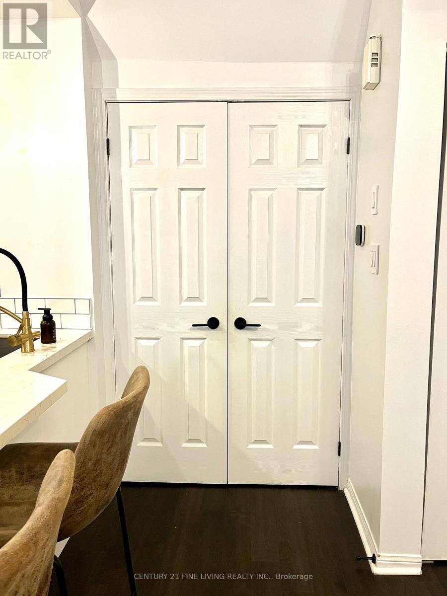 10 - 11 Niagara Street, Toronto, ON - Indoor Photo Showing Other Room