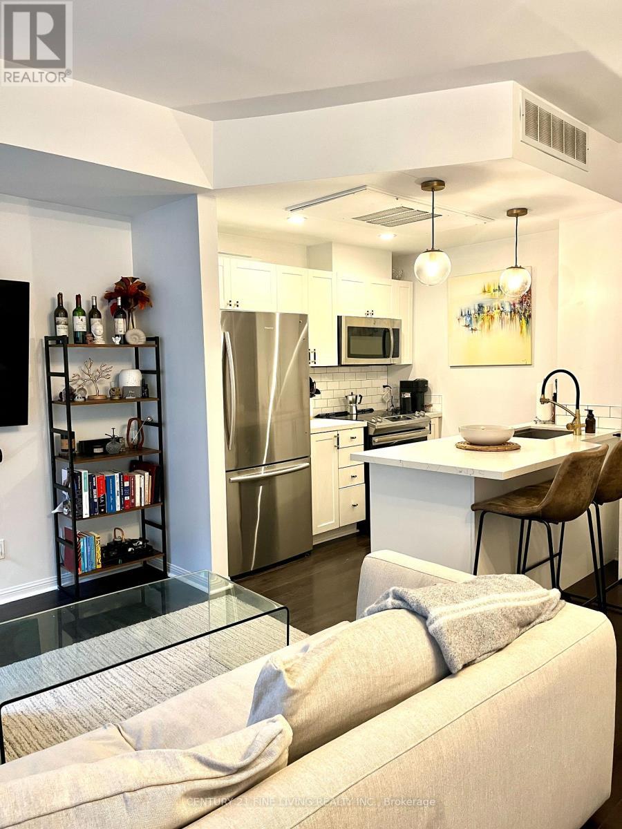 10 - 11 Niagara Street, Toronto, ON - Indoor Photo Showing Kitchen