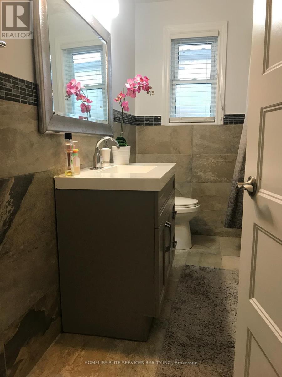 66 Elinor Avenue, Toronto, ON - Indoor Photo Showing Bathroom