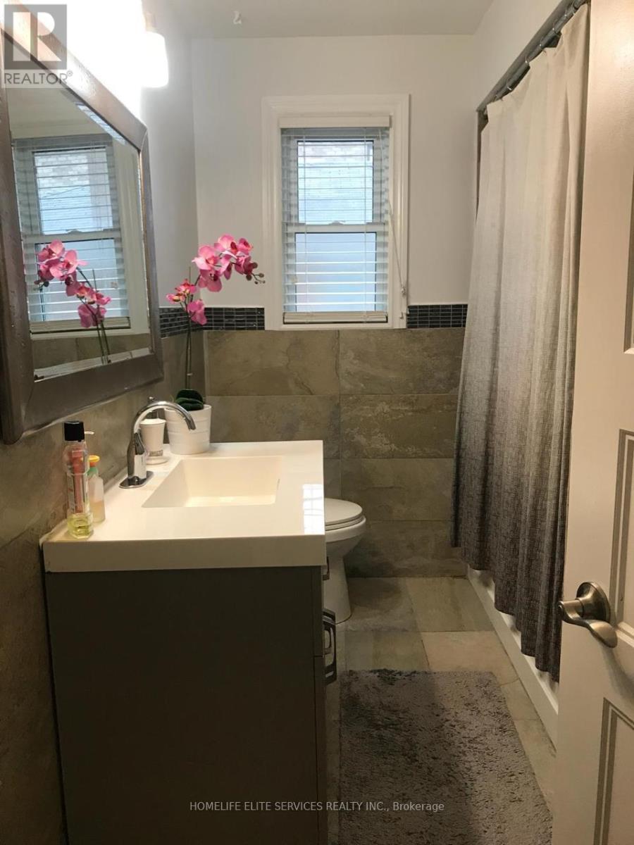 66 Elinor Avenue, Toronto, ON - Indoor Photo Showing Bathroom
