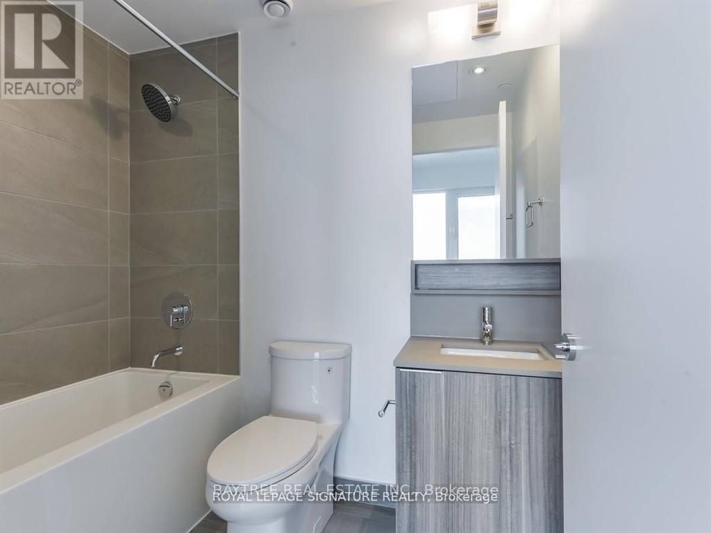1607 - 898 Portage Parkway, Vaughan, ON - Indoor Photo Showing Bathroom