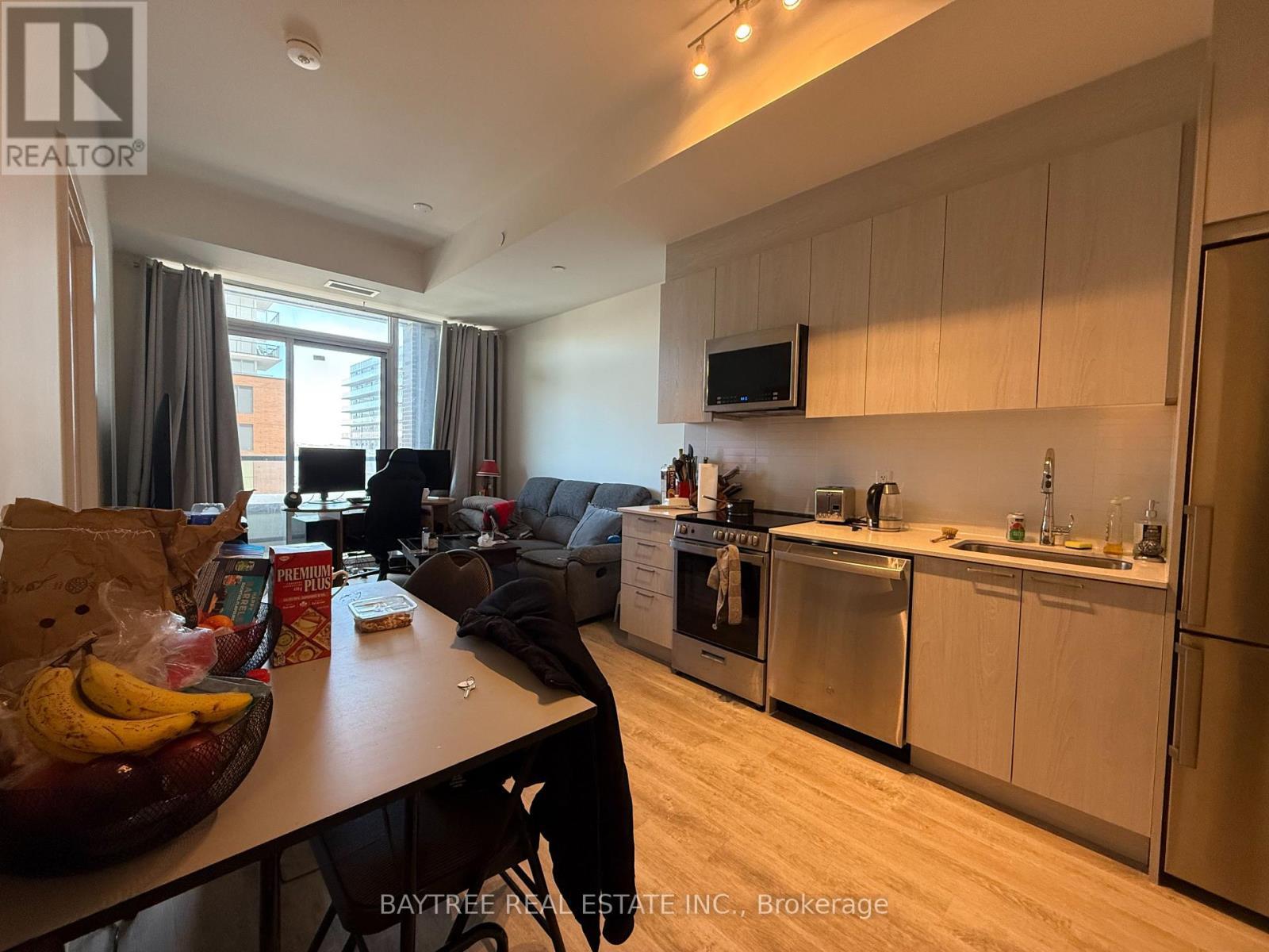 403 - 185 Deerfield Road, Newmarket, ON - Indoor Photo Showing Kitchen