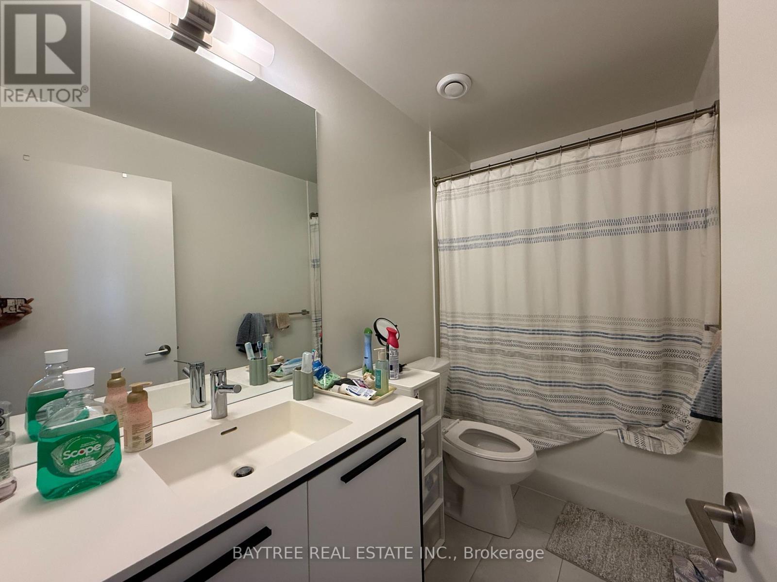 403 - 185 Deerfield Road, Newmarket, ON - Indoor Photo Showing Bathroom