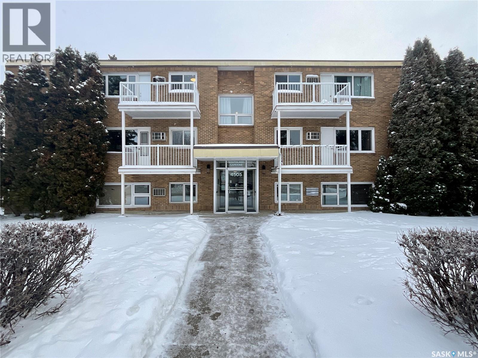 20 4505 Rae Street, Regina, SK - Outdoor With Balcony With Facade